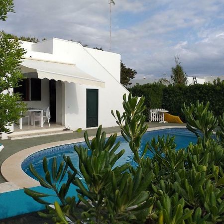 Apartamentos Delfines Cala Blanca  Exterior photo