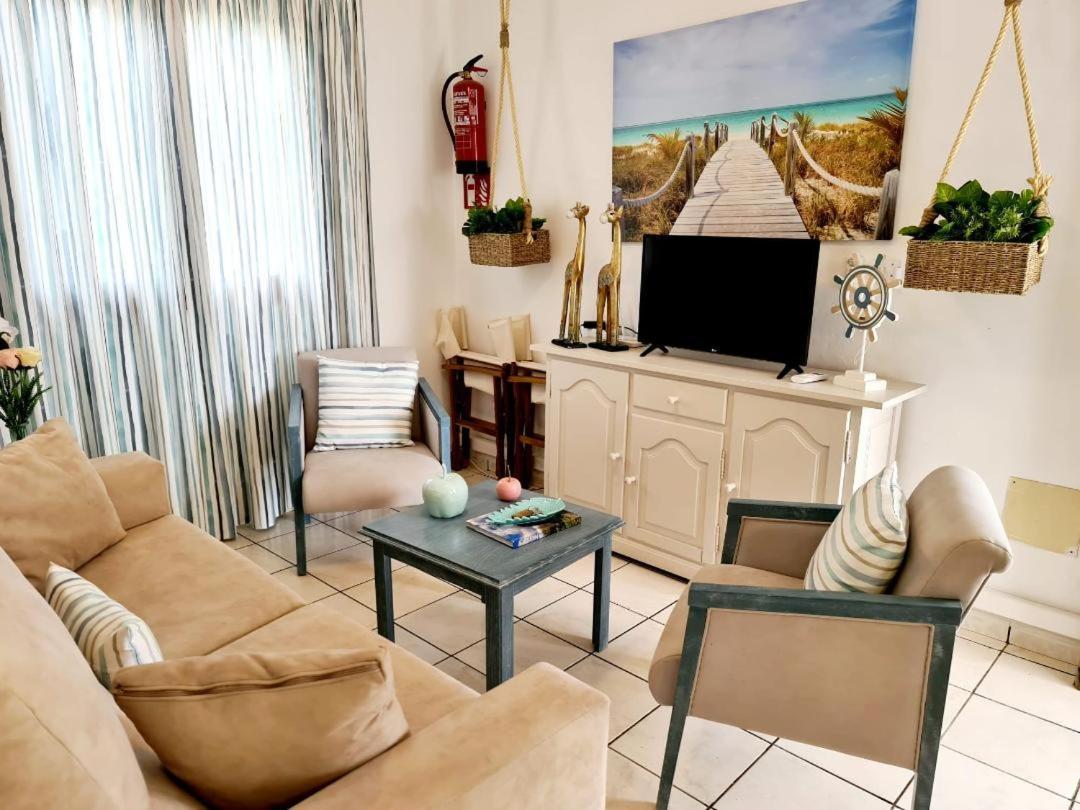 Apartamentos Delfines Cala Blanca  Exterior photo