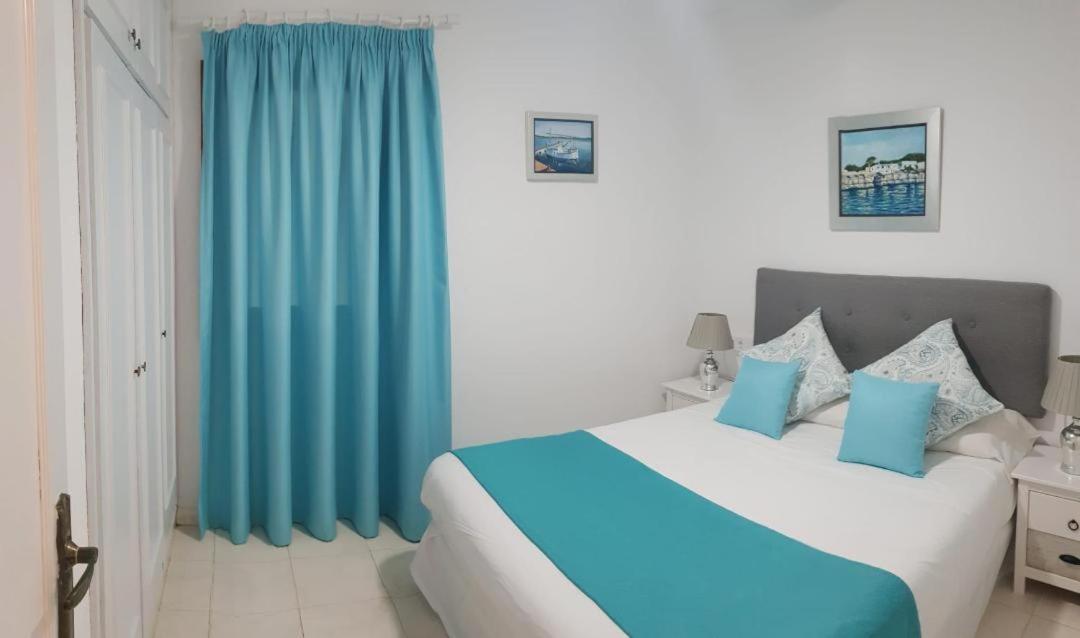 Apartamentos Delfines Cala Blanca  Exterior photo