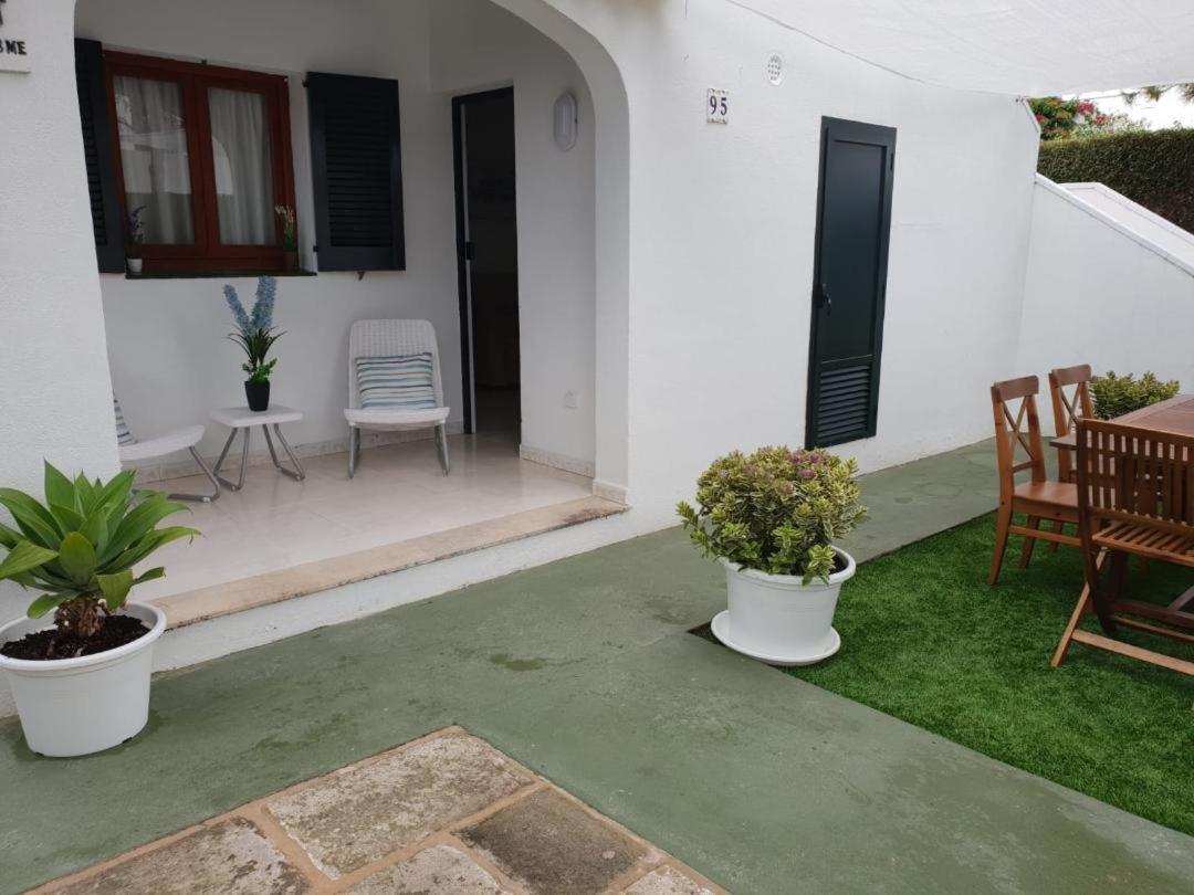Apartamentos Delfines Cala Blanca  Exterior photo